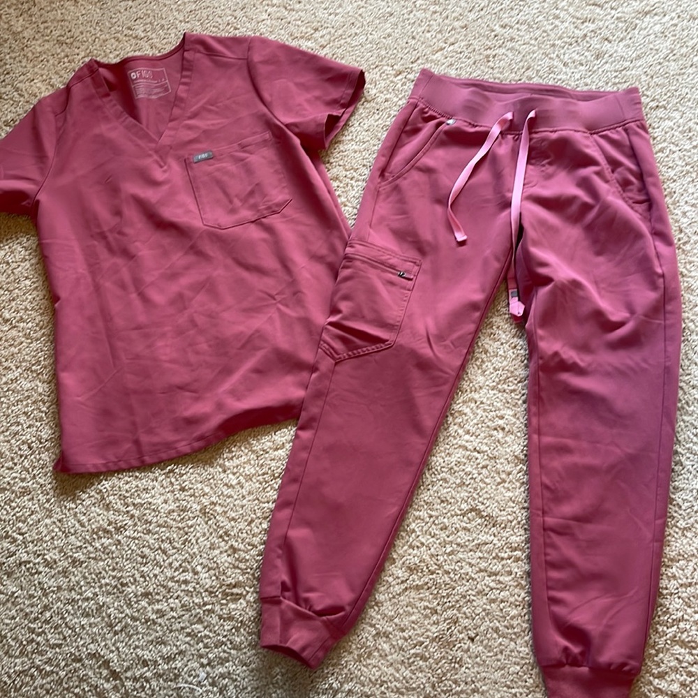 Figs breast cancer limited edition scrub set